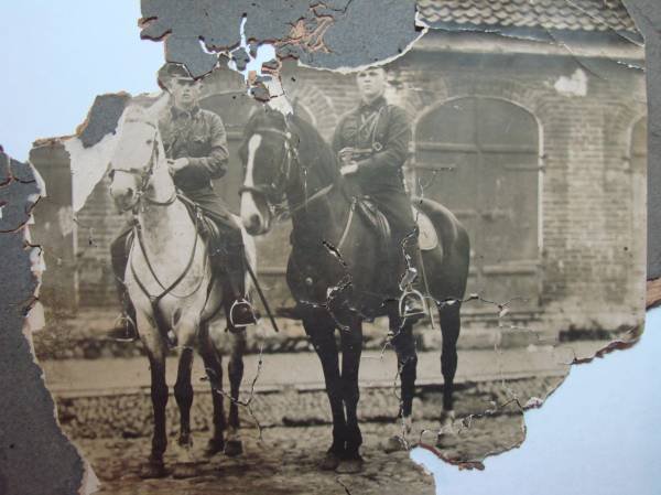 Справа - Семен Маркович Моздор на военной службе,1929 год.